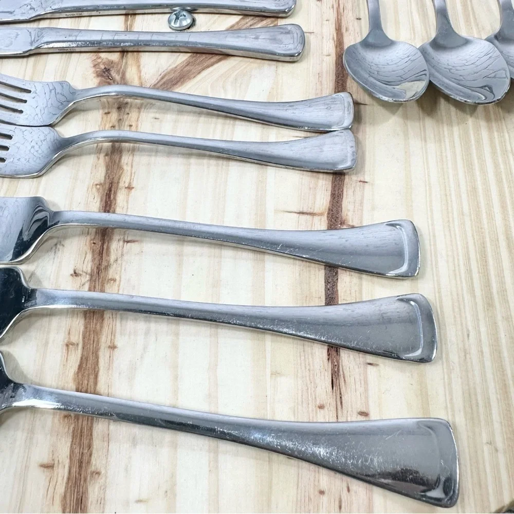 Oneida 16 Piece Stainless Steel Flatware Silverware Emma Set - Picture 10 of 16